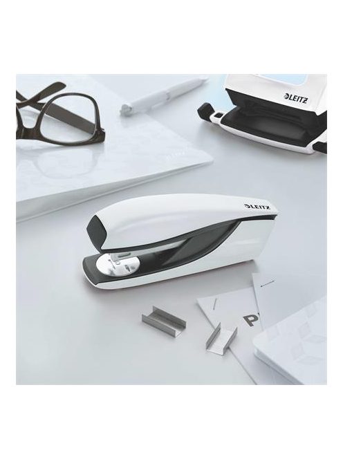 Tűzőgép, 24/6, 26/6, 30 lap, LEITZ "Nexxt Wow", fehér (E55021001)